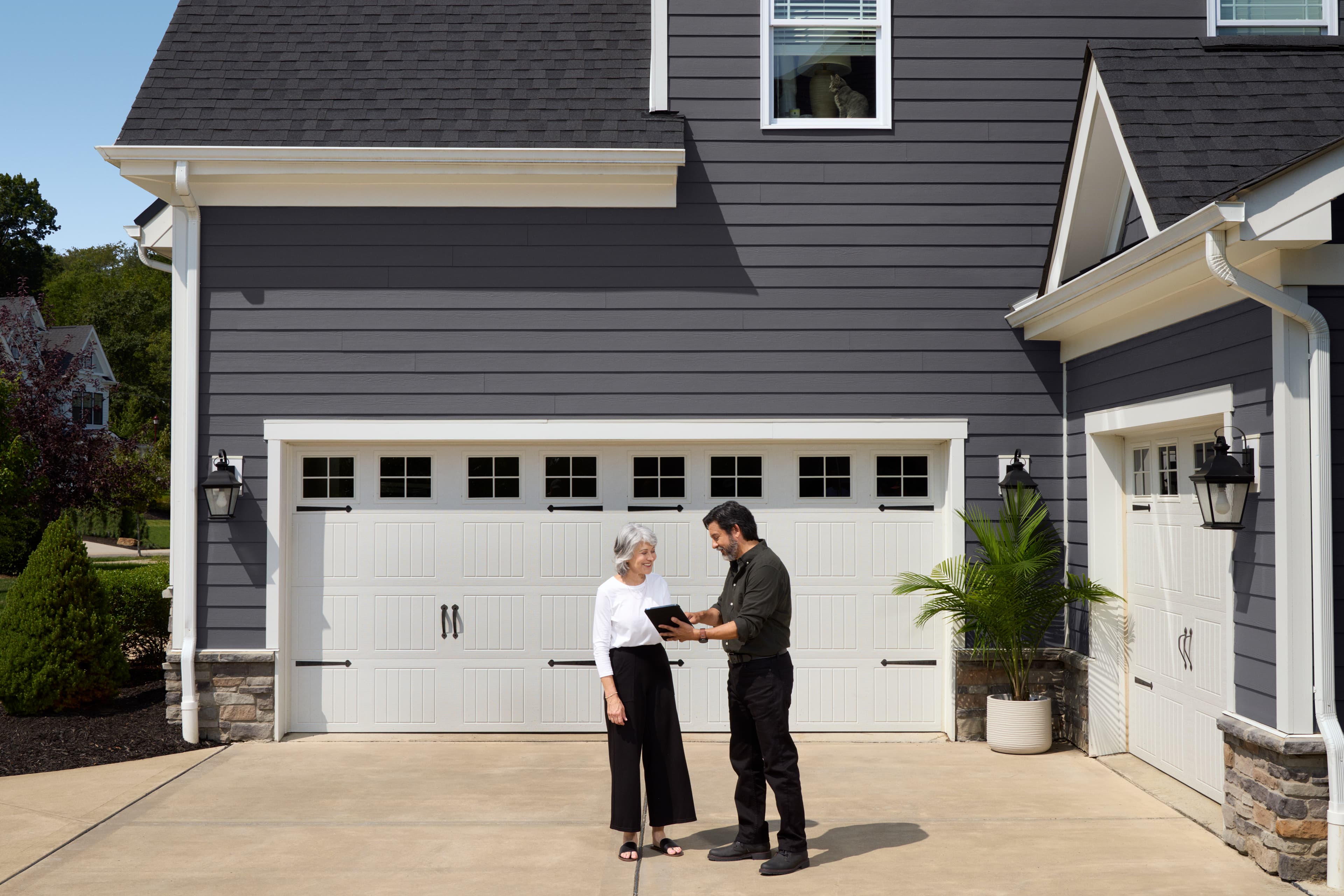 james hardie pro talking about siding with contractor